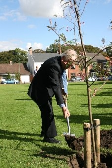 Harry Moses tree planting commemorating WW1